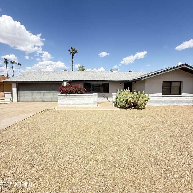 property at 1224 E Del Rio Dr