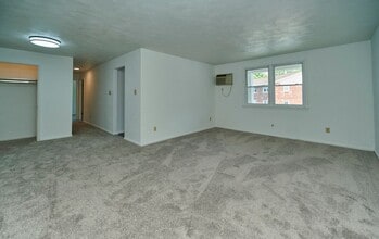 Slate Creek Apartments & Townhomes in Greensburg, PA - Building Photo - Building Photo