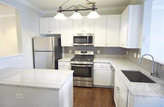558 E 9th St in Charlotte, NC - Building Photo - Building Photo