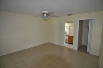 1047 Dees Dr in Oviedo, FL - Building Photo - Building Photo