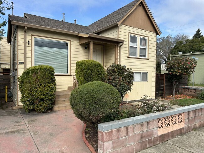 property at 2122 Napa St