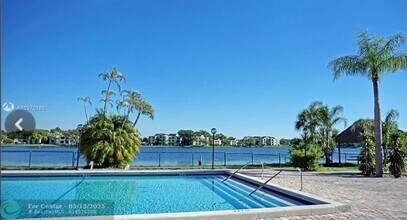 208 Lake Pointe Dr-Unit -202 in Oakland Park, FL - Building Photo - Building Photo