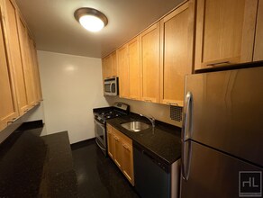 EAST 49 STREET in New York, NY - Building Photo - Building Photo