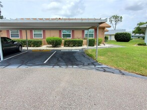403 Finchley Ct in Sun City Center, FL - Building Photo - Building Photo