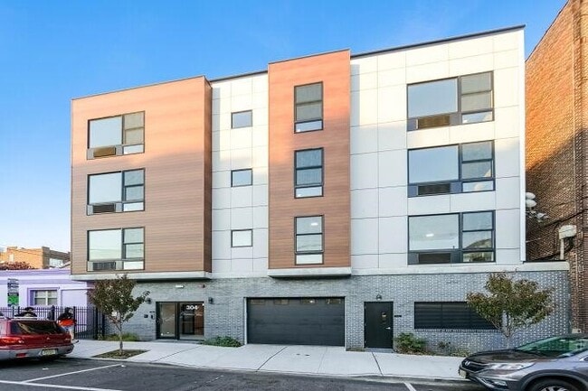 304 61st St in West New York, NJ - Building Photo - Building Photo