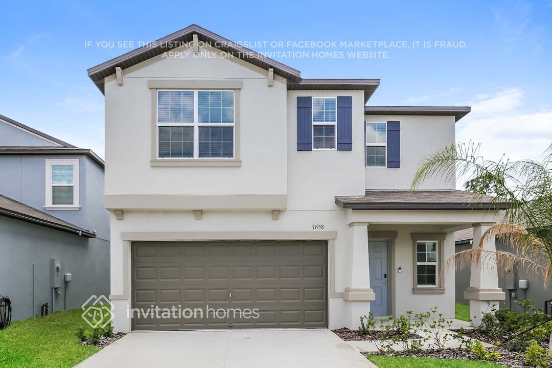 11958 Lavender Loop in Spring Hill, FL - Foto de edificio