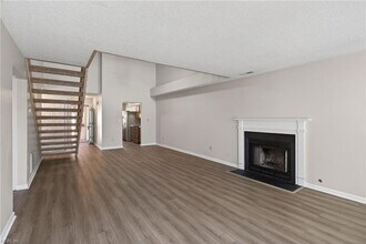 901 Gas Light Ln in Virginia Beach, VA - Building Photo - Building Photo