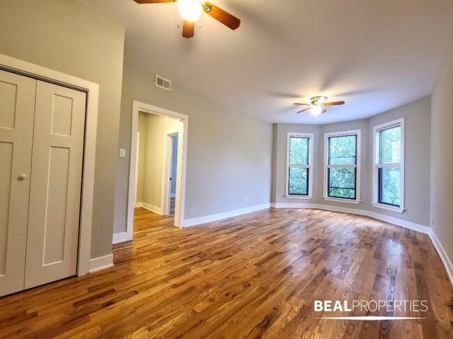 645 W Oakdale Ave in Chicago, IL - Building Photo - Building Photo