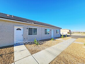 1111 Sixshooter Ave in Pahrump, NV - Building Photo - Building Photo