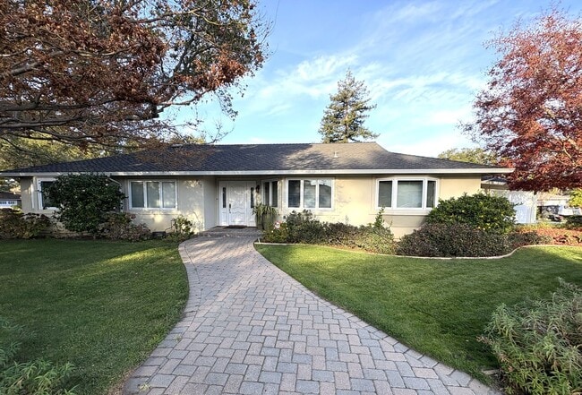 667 Oakwood Ct in Los Altos, CA - Building Photo - Building Photo