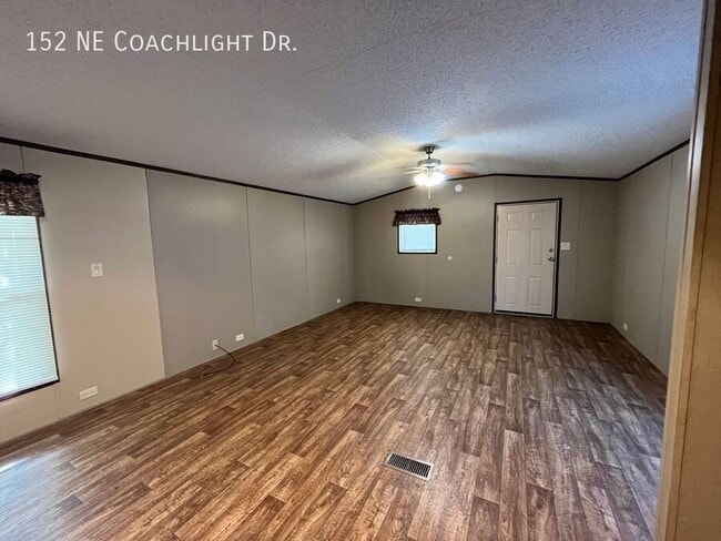152 Coachlight Dr in Topeka, KS - Building Photo - Building Photo
