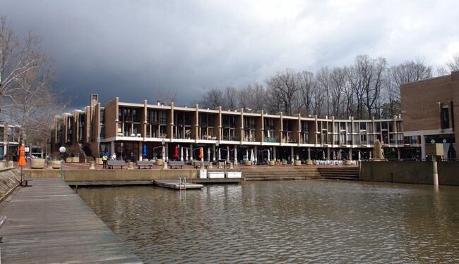 1603-1641 Washington Plz N in Reston, VA - Building Photo - Building Photo