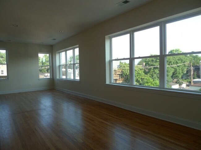 2643 N Fairfield Ave, Unit 2641-2 in Chicago, IL - Foto de edificio - Building Photo