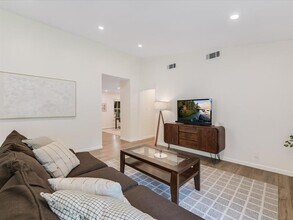 10050 Woodland Village Dr in Austin, TX - Building Photo - Building Photo