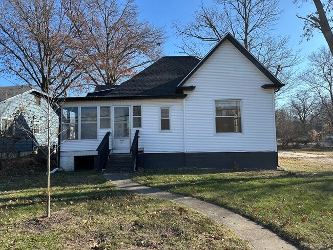 property at 319 West Blvd N