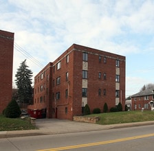 1465 Mcfarland Rd in Pittsburgh, PA - Foto de edificio - Building Photo