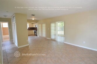 18014 NW 78th Pl in Hialeah, FL - Building Photo - Building Photo