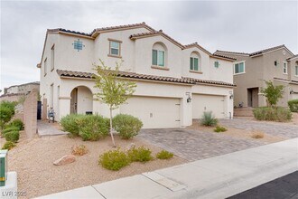 371 Yellow Finch Ln in Henderson, NV - Building Photo - Building Photo