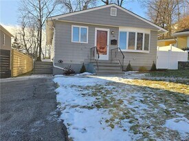 96 Edgeworth Ave in Providence, RI - Building Photo