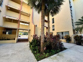 200 172nd St in Sunny Isles Beach, FL - Building Photo
