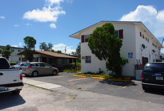 730 NE 128th St in North Miami, FL - Building Photo - Building Photo