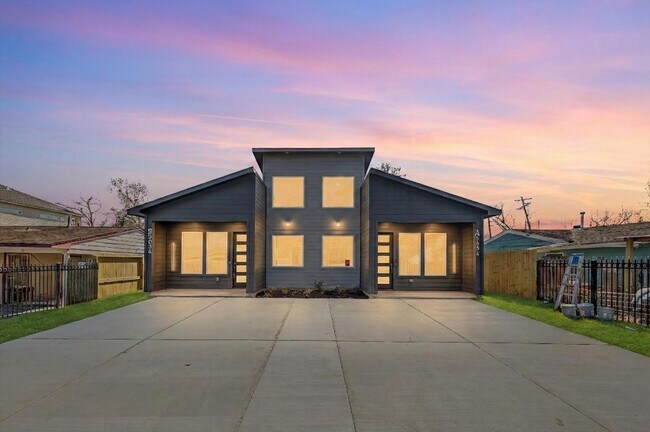 property at 5034 Pershing St