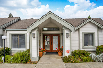 Fountain Plaza Hills in Vallejo, CA - Building Photo - Building Photo