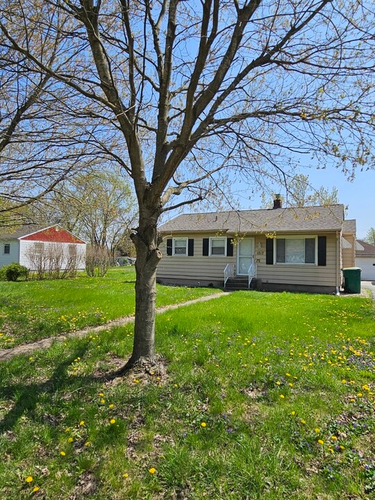 1217 W 63rd Ave in Merrillville, IN - Building Photo