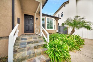 17946 Valley Vista Blvd in Encino, CA - Building Photo