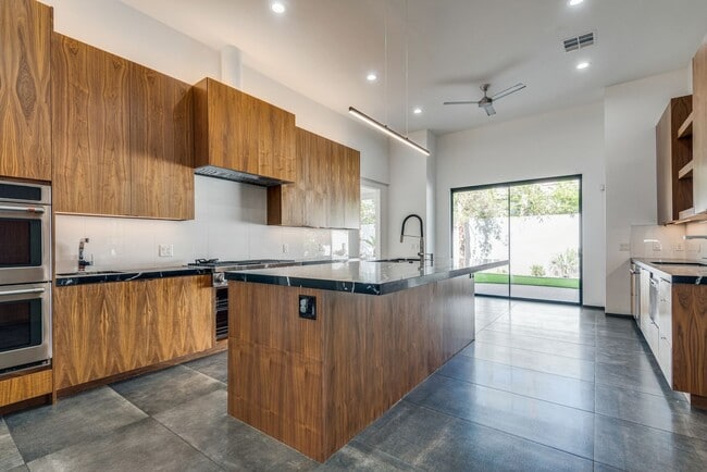628 Edgebrook Dr in Las Vegas, NV - Building Photo - Building Photo