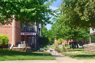 Embassy Park Apartments in Lincoln, NE - Foto de edificio - Building Photo