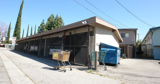 Tarzana Gardens in Tarzana, CA - Building Photo - Building Photo