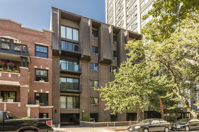 property at 518 W Wrightwood Ave