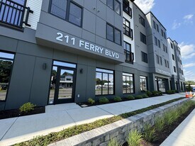 211 Ferry Blvd in Stratford, CT - Building Photo