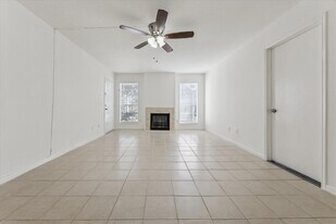 6606 De Moss Dr in Houston, TX - Building Photo