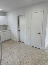 2620 SW 17th St in Miami, FL - Building Photo - Building Photo