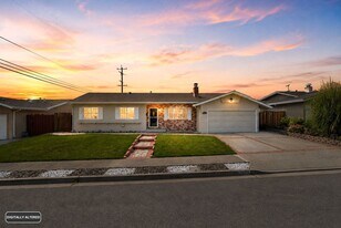 7560 Ashford Way in Dublin, CA - Building Photo