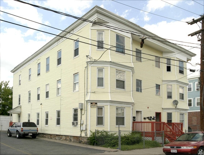57 Acton St in Lawrence, MA - Foto de edificio - Building Photo