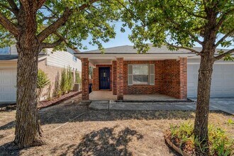 17901 Violet Ln in Elgin, TX - Building Photo - Building Photo