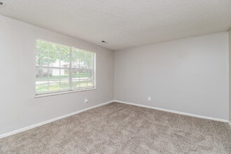 2032 Farflung Dr in Florissant, MO - Building Photo - Building Photo