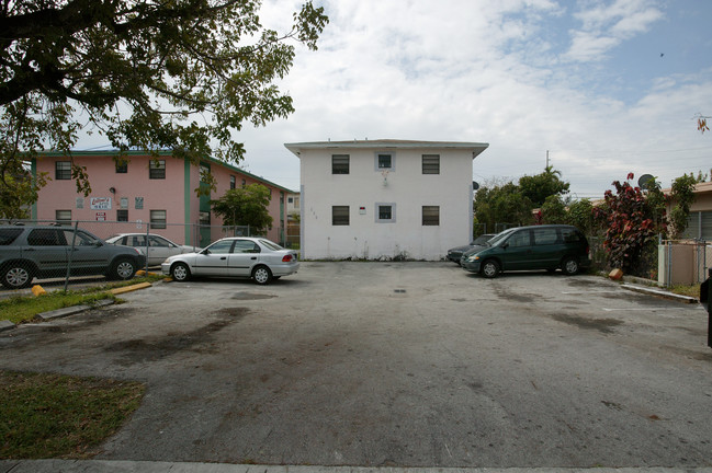 128 W 6th St in Hialeah, FL - Building Photo - Building Photo