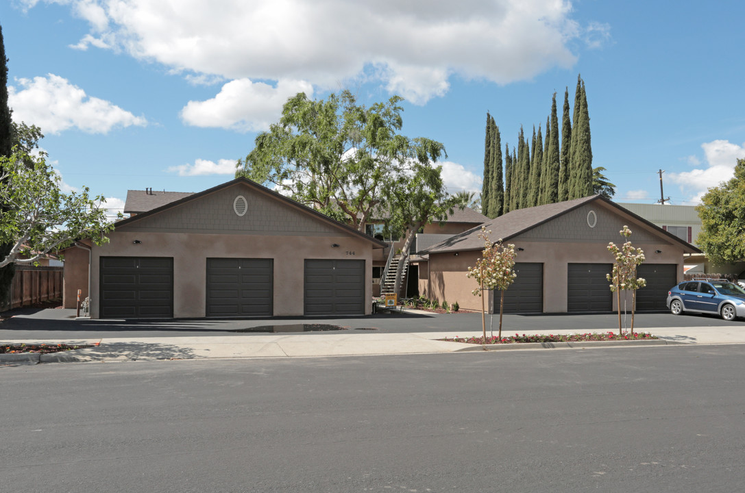 744 Woodworth Ave in Clovis, CA - Building Photo