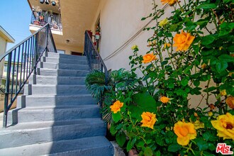 333 S Serrano Ave in Los Angeles, CA - Building Photo - Building Photo