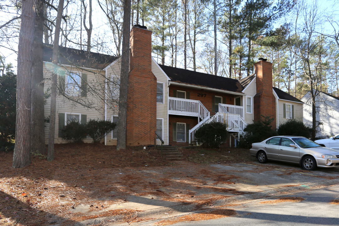 297 E Burns Ct SW in Marietta, GA - Building Photo