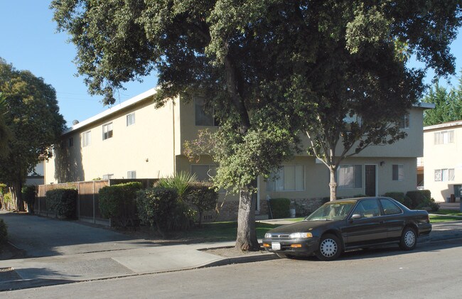 748 Carmel Ave in Sunnyvale, CA - Foto de edificio - Building Photo