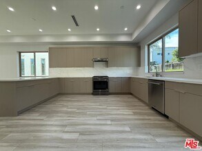 6717 Sunnyslope Ave in Los Angeles, CA - Building Photo - Building Photo