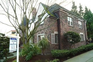 Queen Anne Fourplex in Seattle, WA - Building Photo - Building Photo