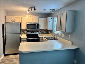 1043 Rock Creek Ln in Norcross, GA - Building Photo - Building Photo
