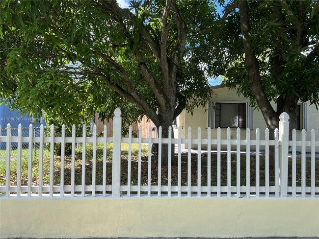 931 NW 34th Way in Fort Lauderdale, FL - Building Photo - Building Photo