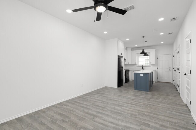 405 Lion's Villa AV in La Feria, TX - Foto de edificio - Building Photo